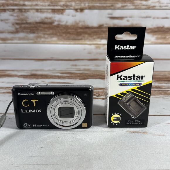 Panasonic Lumix 14.1MP Digital Camera - DMC-FH20 - PARTS / REPAIR - CAMERA ONLY - Picture 1 of 6